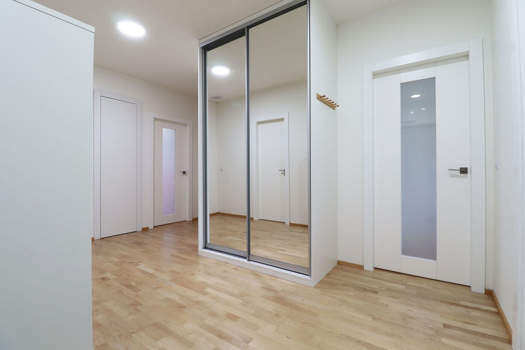 Prenájom bytu 4-izbový 123 m², Nikoly Tesly, Praha, Praha Prenájom bytu 4-izbový 123 m², Nikoly Tesly, Praha, Praha
