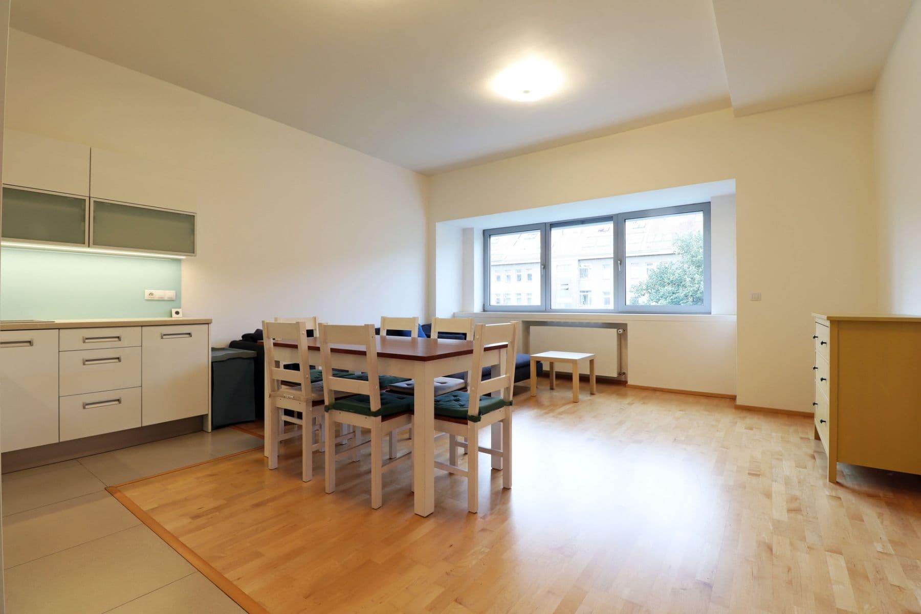 Prenájom bytu 4-izbový 123 m², Nikoly Tesly, Praha, Praha Prenájom bytu 4-izbový 123 m², Nikoly Tesly, Praha, Praha