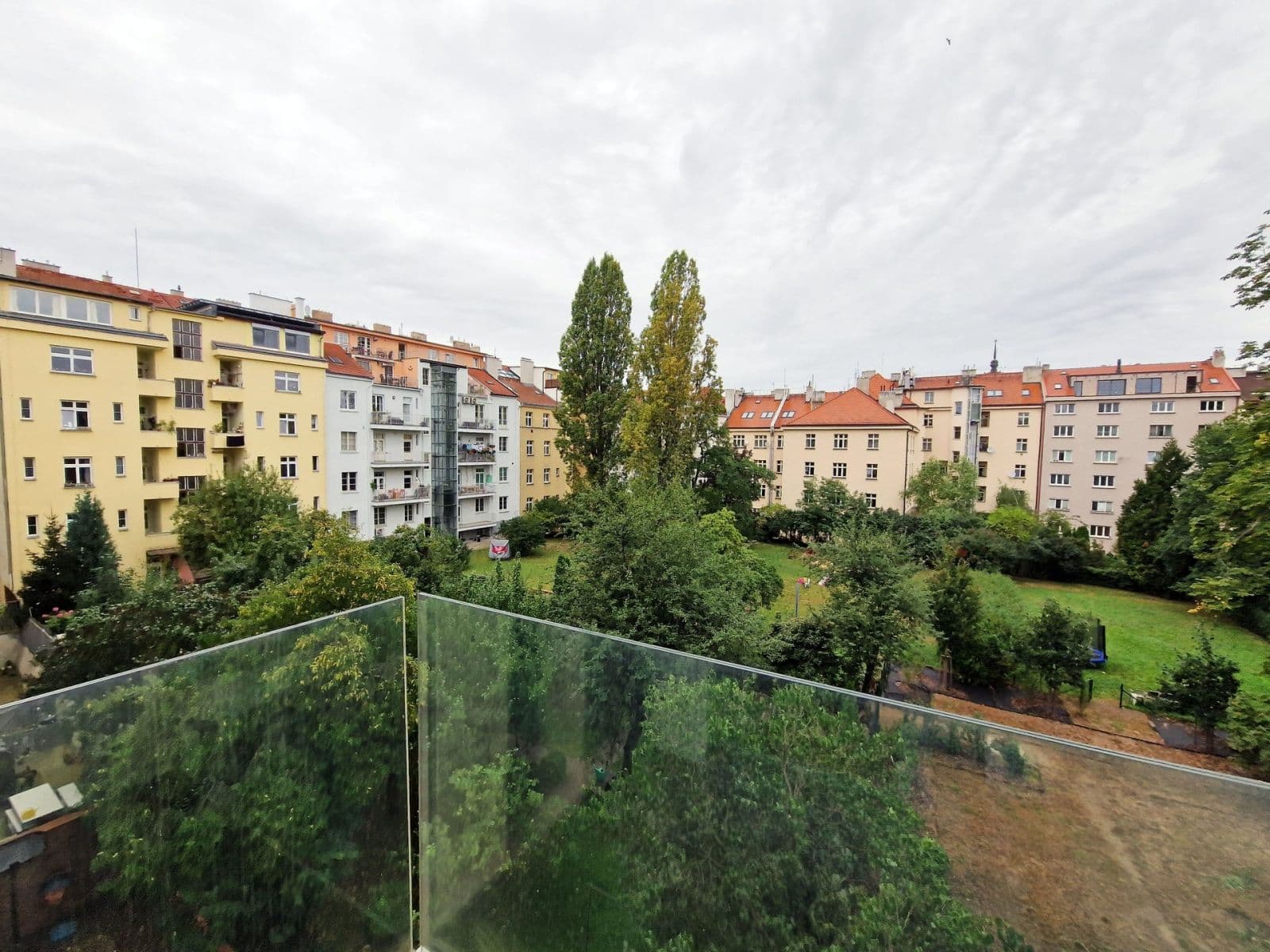 Prenájom bytu 4-izbový 123 m², Nikoly Tesly, Praha, Praha Prenájom bytu 4-izbový 123 m², Nikoly Tesly, Praha, Praha