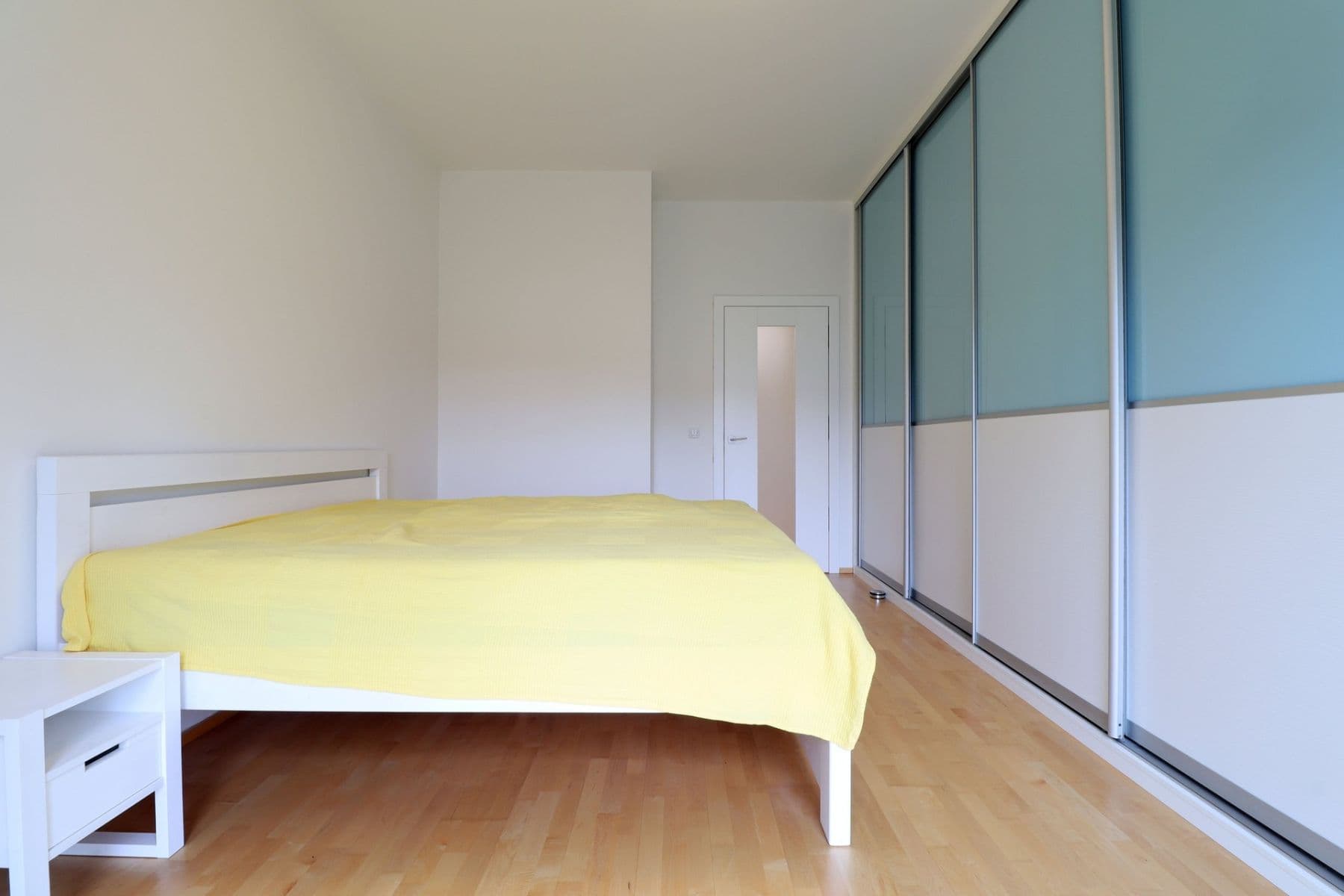 Prenájom bytu 4-izbový 123 m², Nikoly Tesly, Praha, Praha Prenájom bytu 4-izbový 123 m², Nikoly Tesly, Praha, Praha