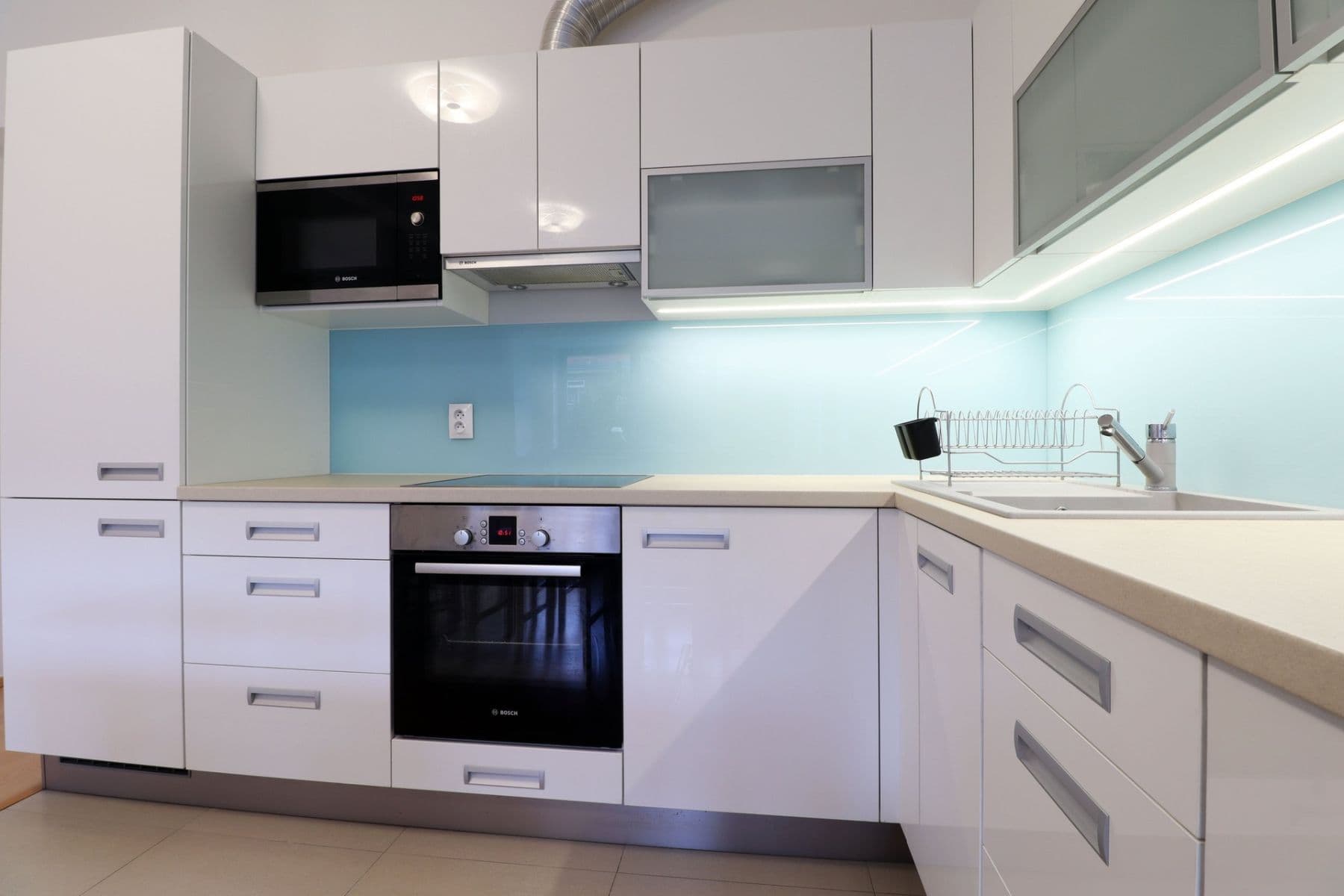 Prenájom bytu 4-izbový 123 m², Nikoly Tesly, Praha, Praha Prenájom bytu 4-izbový 123 m², Nikoly Tesly, Praha, Praha