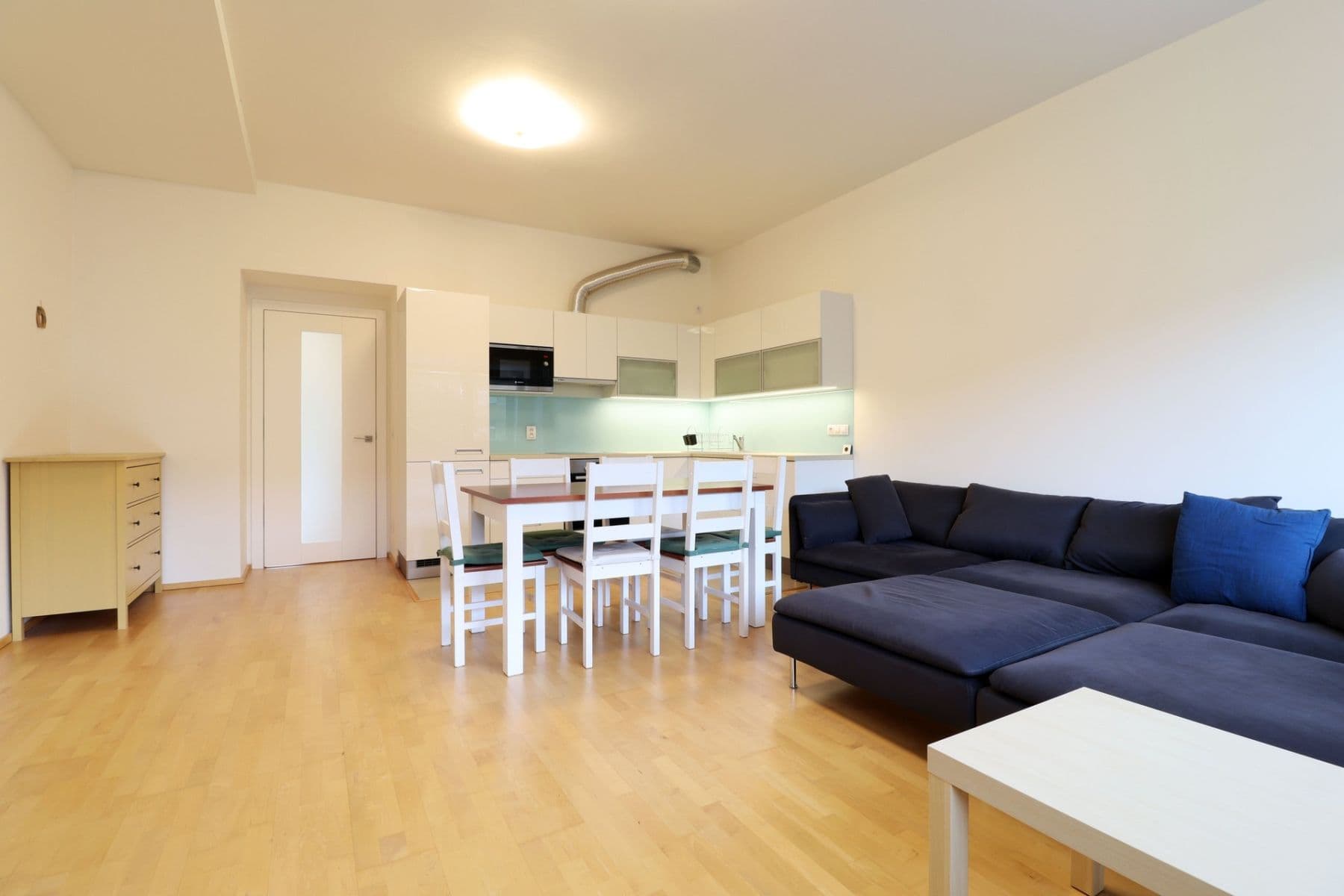 Prenájom bytu 4-izbový 123 m², Nikoly Tesly, Praha, Praha Prenájom bytu 4-izbový 123 m², Nikoly Tesly, Praha, Praha
