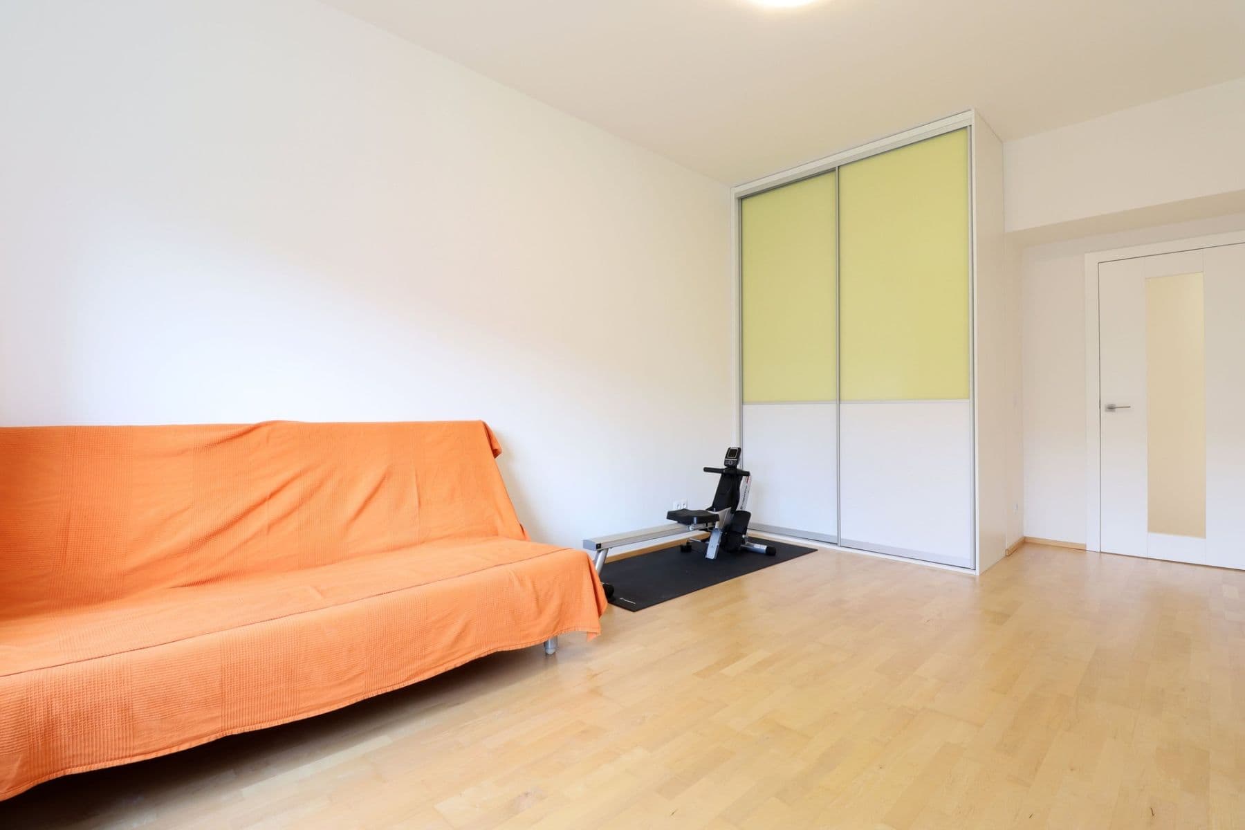 Prenájom bytu 4-izbový 123 m², Nikoly Tesly, Praha, Praha Prenájom bytu 4-izbový 123 m², Nikoly Tesly, Praha, Praha