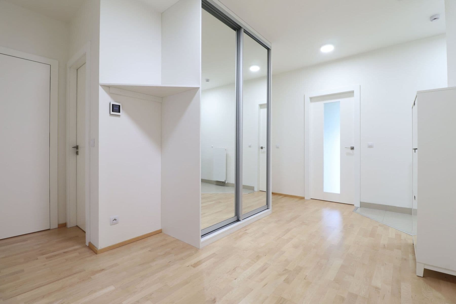 Prenájom bytu 4-izbový 123 m², Nikoly Tesly, Praha, Praha Prenájom bytu 4-izbový 123 m², Nikoly Tesly, Praha, Praha