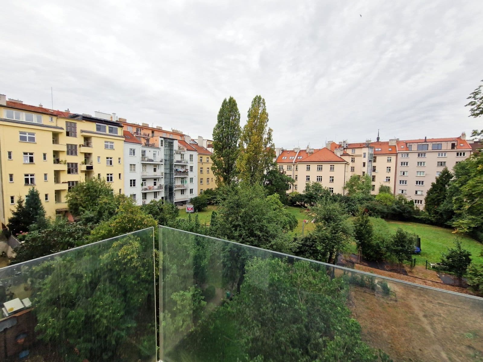 Prenájom bytu 4-izbový 123 m², Nikoly Tesly, Praha, Praha Prenájom bytu 4-izbový 123 m², Nikoly Tesly, Praha, Praha