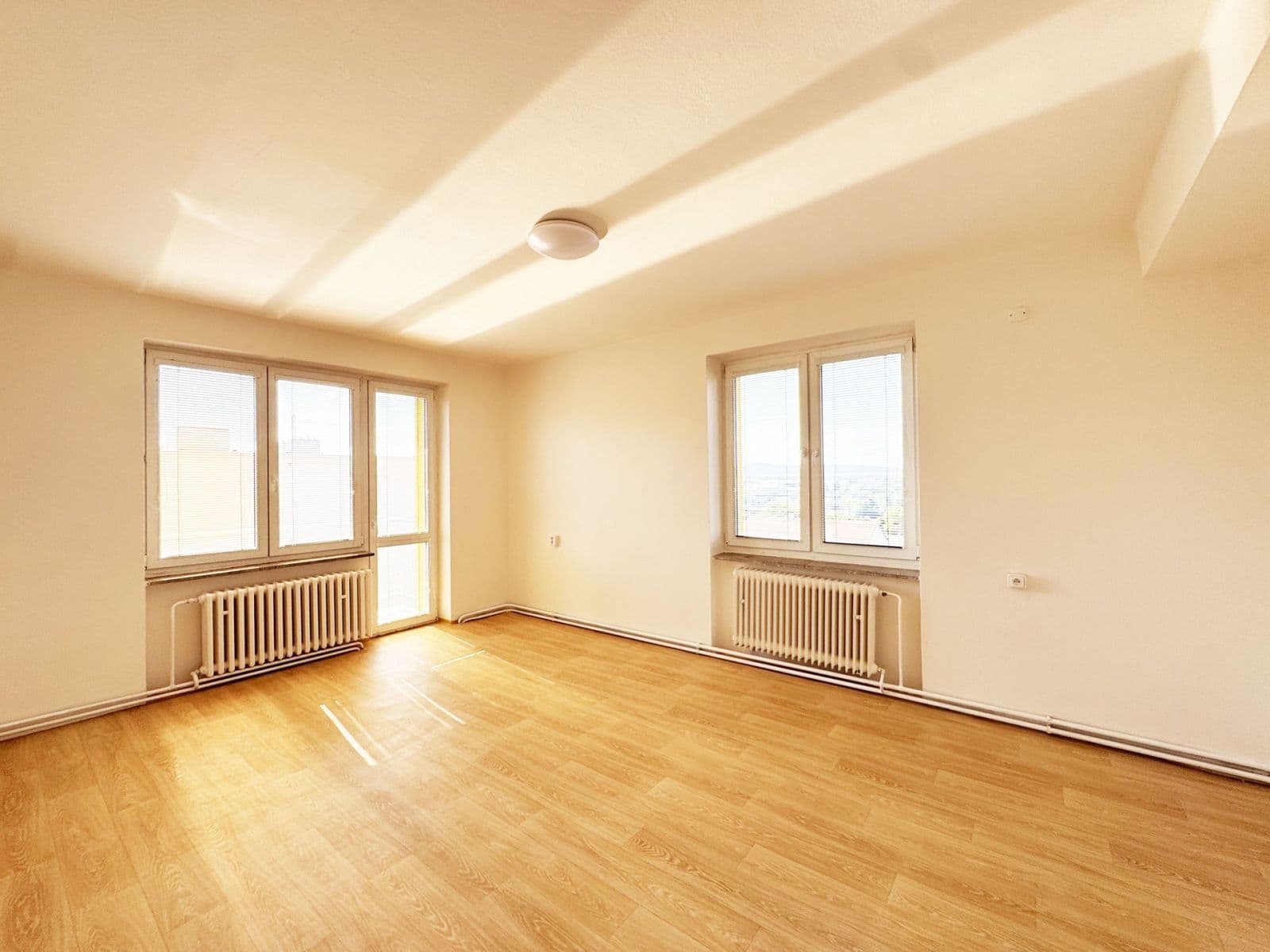 Prenájom bytu 4-izbový 92 m², Anýžova, Hořovice, Středočeský kraj Prenájom bytu 4-izbový 92 m², Anýžova, Hořovice, Středočeský kraj