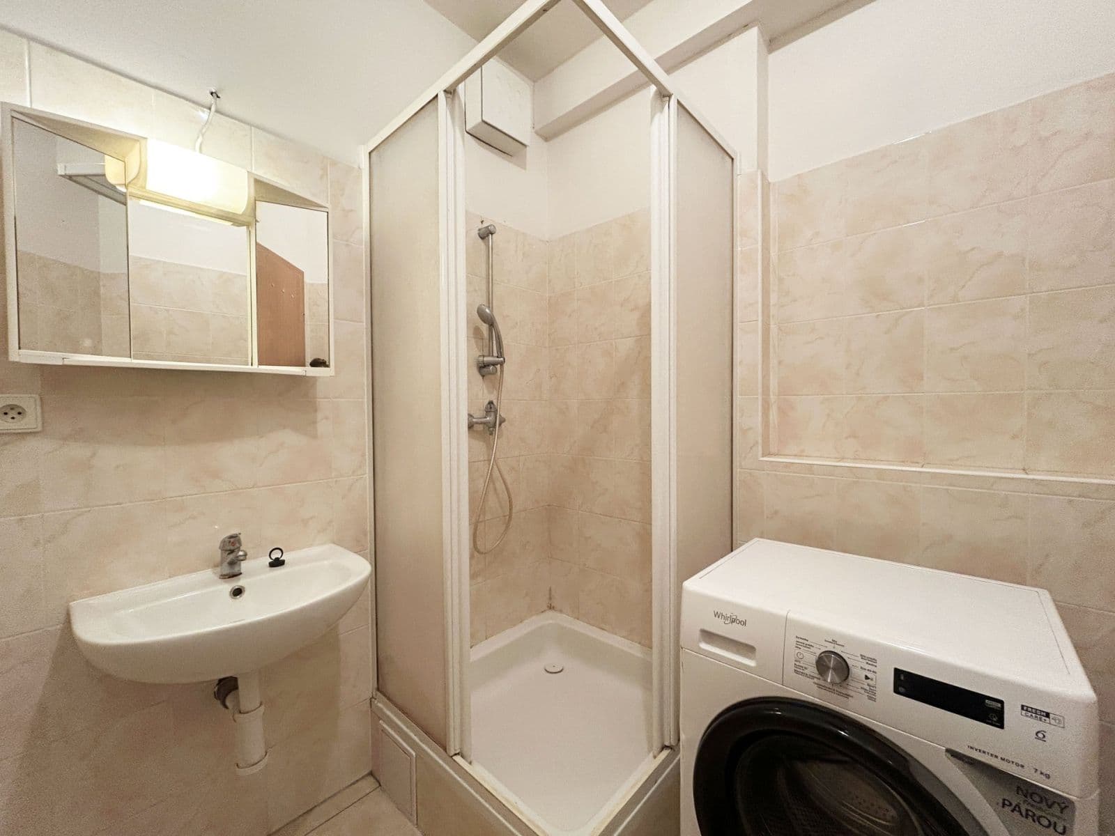 Prenájom bytu 1-izbový 34 m², Mlýnská, Kolín, Středočeský kraj Prenájom bytu 1-izbový 34 m², Mlýnská, Kolín, Středočeský kraj