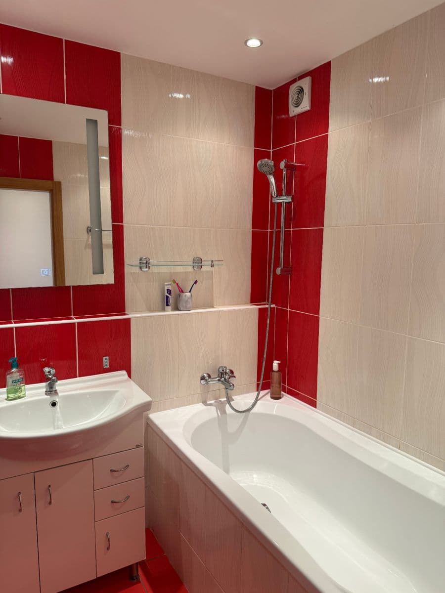 Predaj bytu 3-izbový 77 m², Láskova, Praha, Praha Predaj bytu 3-izbový 77 m², Láskova, Praha, Praha