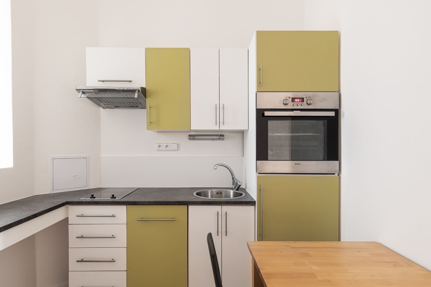 Prenájom bytu 1-izbový 45 m², Kamenická, Praha, Praha Prenájom bytu 1-izbový 45 m², Kamenická, Praha, Praha