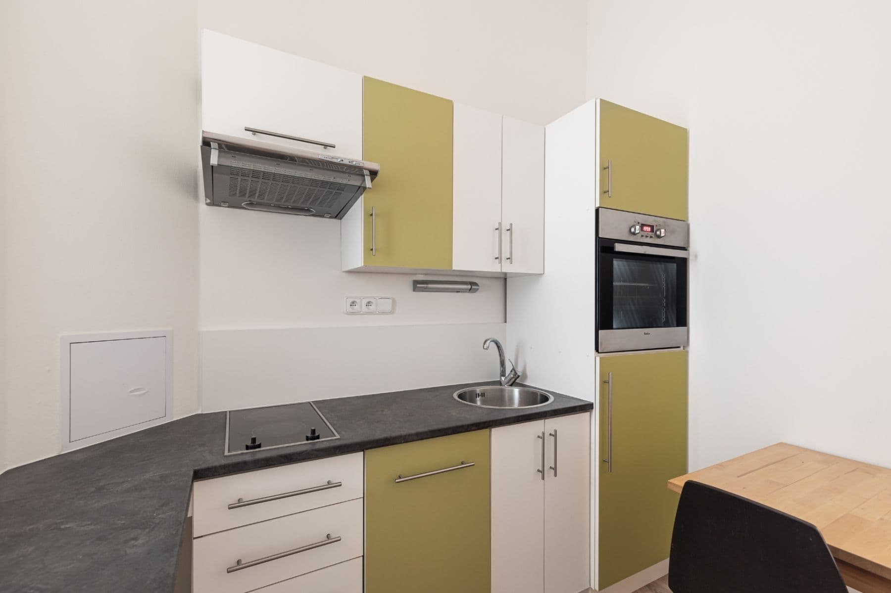 Prenájom bytu 1-izbový 45 m², Kamenická, Praha, Praha Prenájom bytu 1-izbový 45 m², Kamenická, Praha, Praha