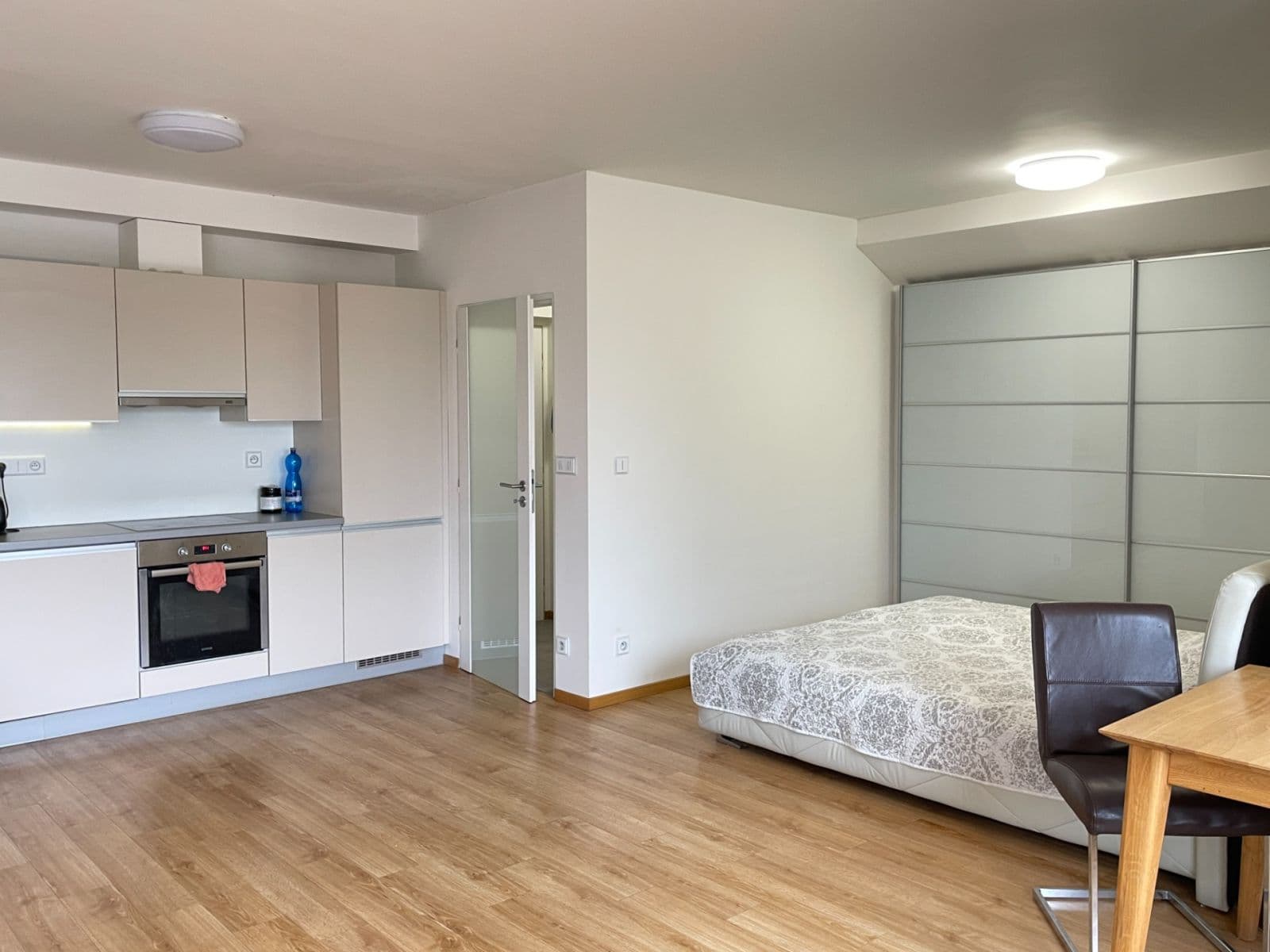Prenájom bytu 1-izbový 48 m², Terronská, Praha, Praha Prenájom bytu 1-izbový 48 m², Terronská, Praha, Praha