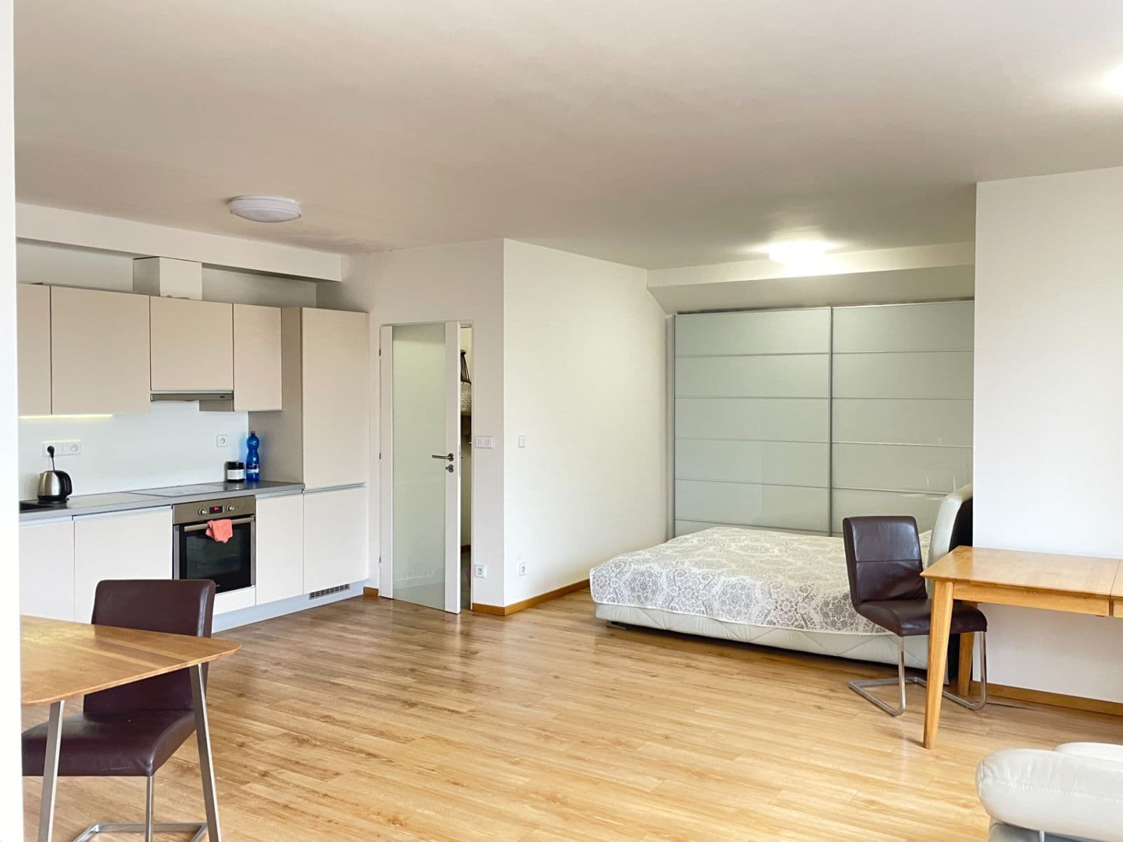 Prenájom bytu 1-izbový 48 m², Terronská, Praha, Praha Prenájom bytu 1-izbový 48 m², Terronská, Praha, Praha
