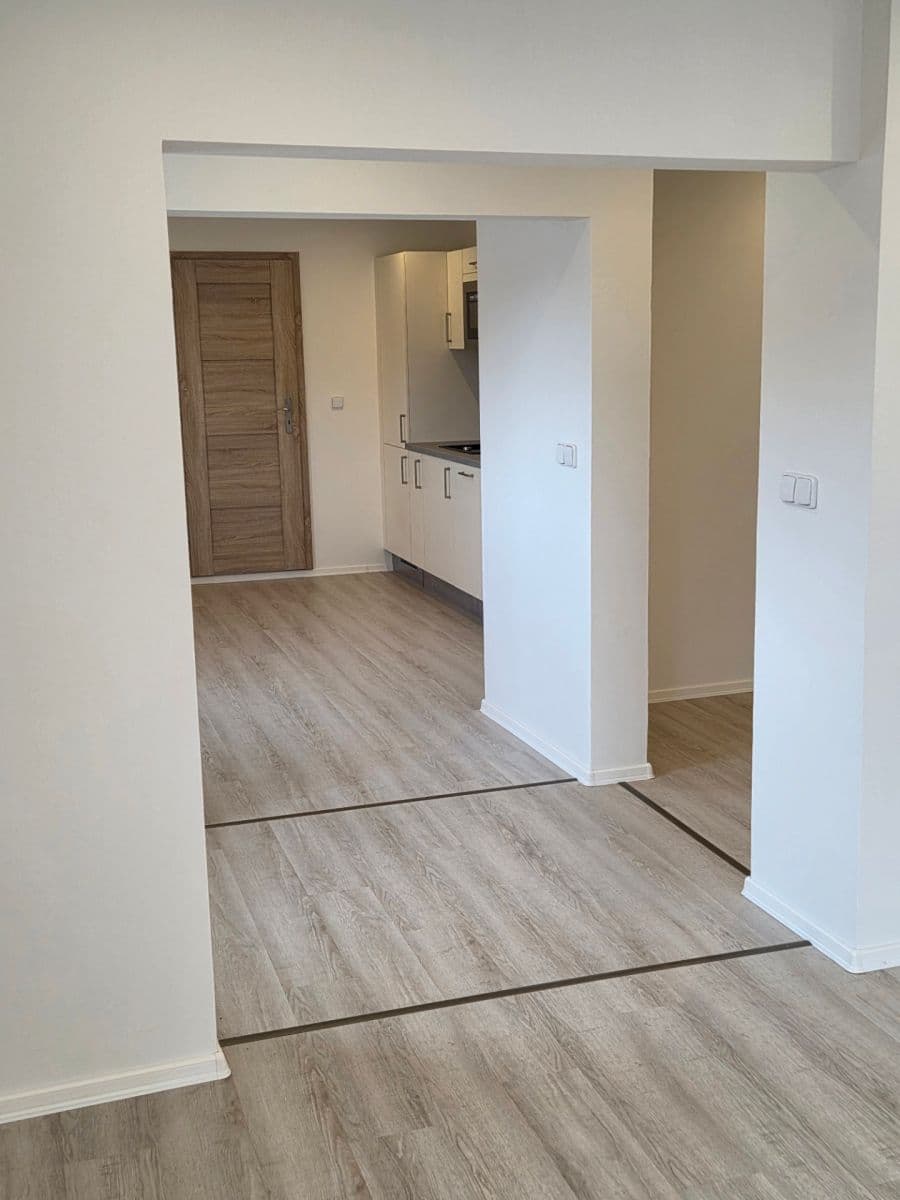 Prenájom bytu 4-izbový 107 m², Dalibora z Myšlína, Doksy, Liberecký kraj Prenájom bytu 4-izbový 107 m², Dalibora z Myšlína, Doksy, Liberecký kraj