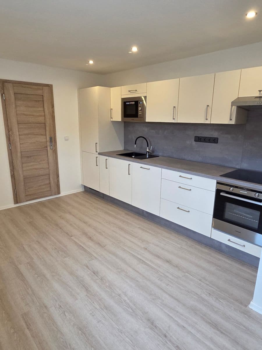 Prenájom bytu 4-izbový 107 m², Dalibora z Myšlína, Doksy, Liberecký kraj Prenájom bytu 4-izbový 107 m², Dalibora z Myšlína, Doksy, Liberecký kraj