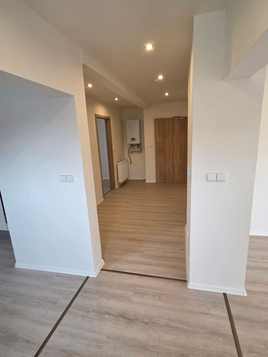 Prenájom bytu 4-izbový 107 m², Dalibora z Myšlína, Doksy, Liberecký kraj Prenájom bytu 4-izbový 107 m², Dalibora z Myšlína, Doksy, Liberecký kraj