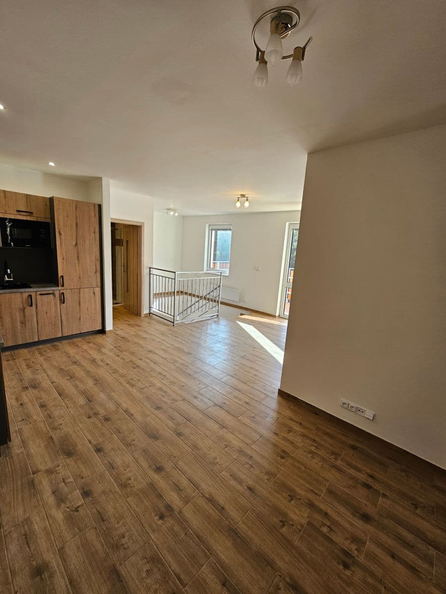 Prenájom bytu 3-izbový 73 m², Pod Borným, Doksy, Liberecký kraj Prenájom bytu 3-izbový 73 m², Pod Borným, Doksy, Liberecký kraj