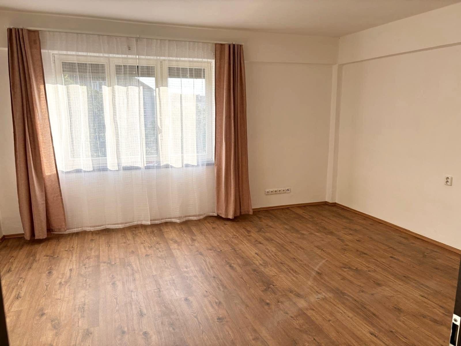 Prenájom bytu 3-izbový 84 m², Lvovská, Praha, Praha Prenájom bytu 3-izbový 84 m², Lvovská, Praha, Praha