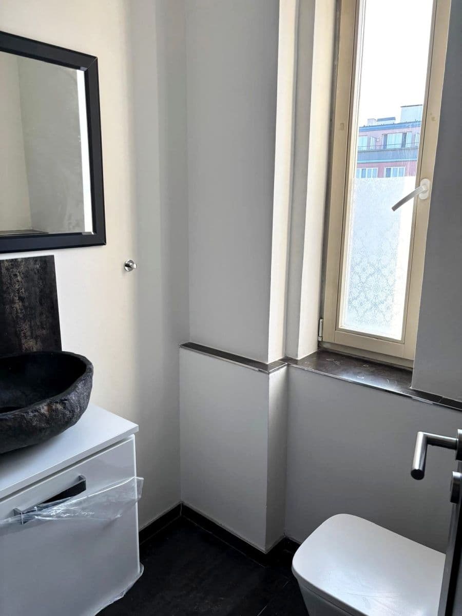 Prenájom bytu 3-izbový 84 m², Lvovská, Praha, Praha Prenájom bytu 3-izbový 84 m², Lvovská, Praha, Praha