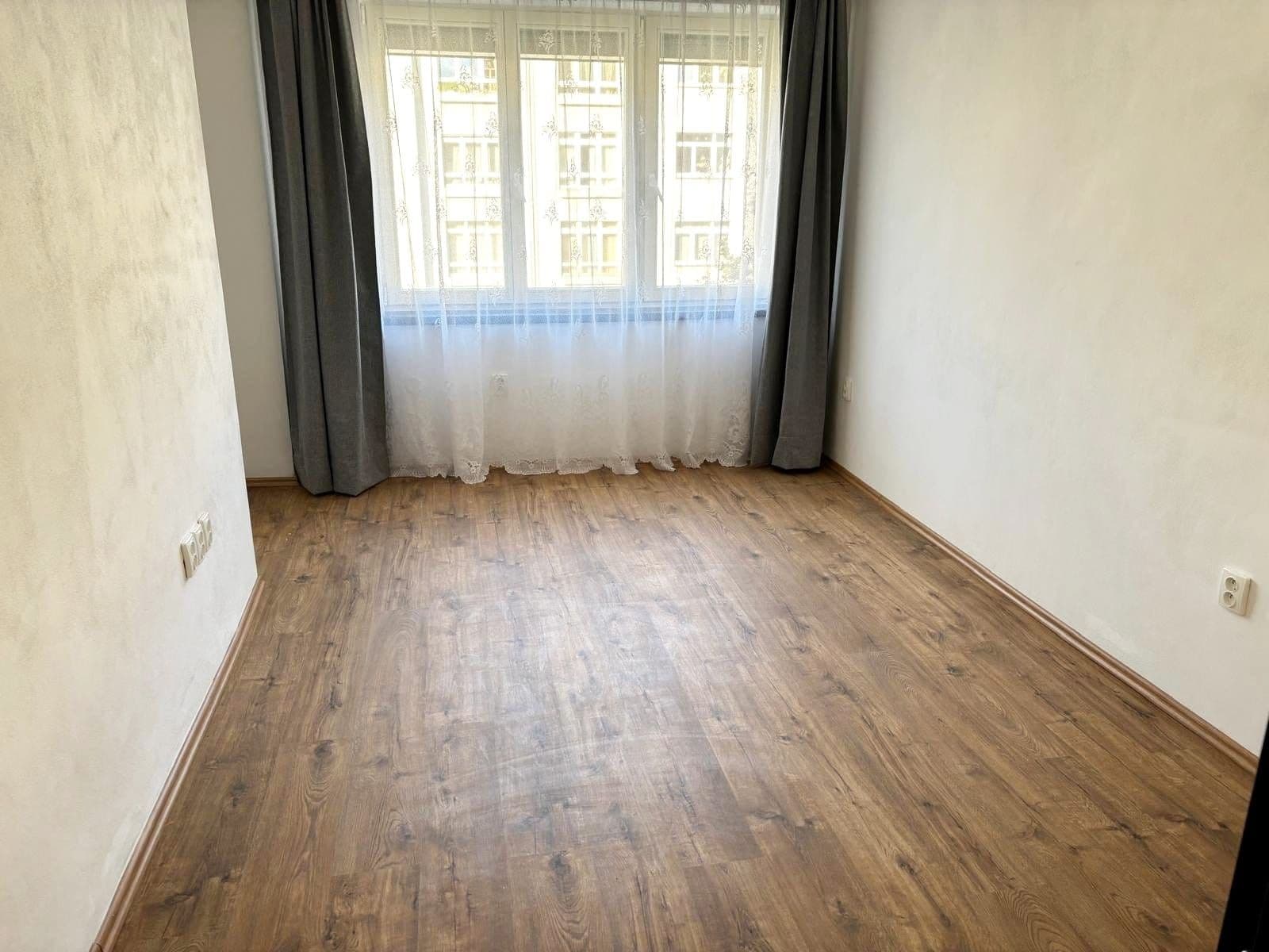Prenájom bytu 3-izbový 84 m², Lvovská, Praha, Praha Prenájom bytu 3-izbový 84 m², Lvovská, Praha, Praha