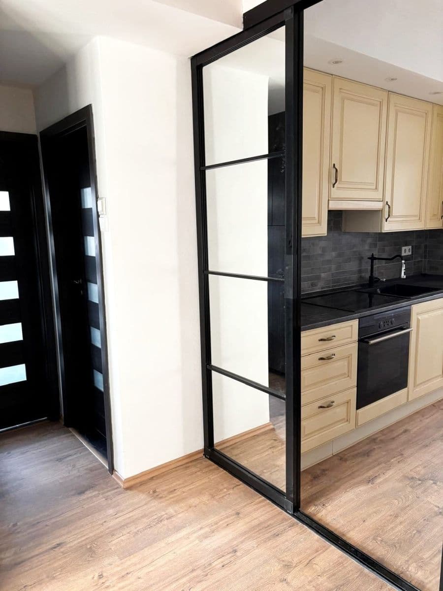 Prenájom bytu 3-izbový 84 m², Lvovská, Praha, Praha Prenájom bytu 3-izbový 84 m², Lvovská, Praha, Praha