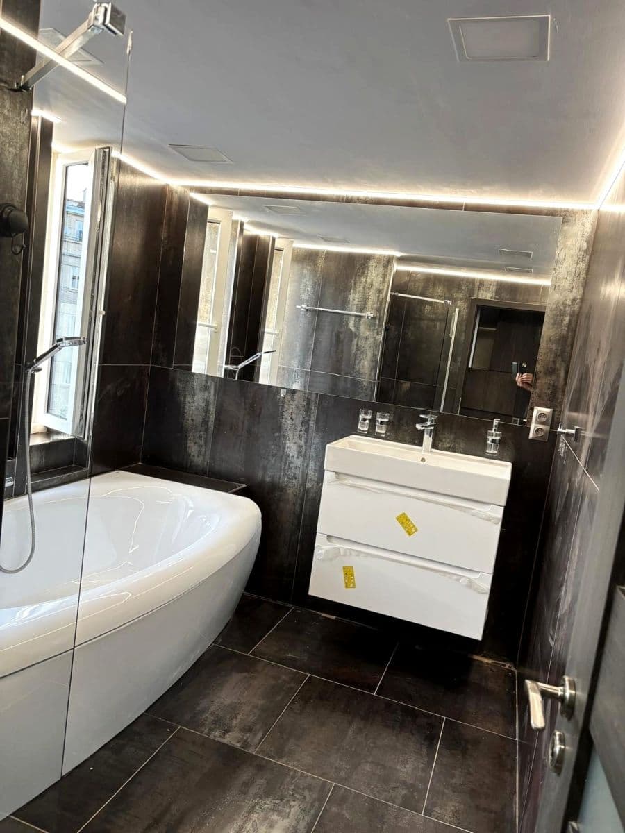 Prenájom bytu 3-izbový 84 m², Lvovská, Praha, Praha Prenájom bytu 3-izbový 84 m², Lvovská, Praha, Praha