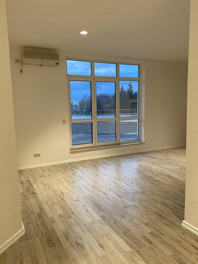Prenájom bytu 3-izbový 89 m², Ernst Thälmann Str. 39, Heidenau, Sasko Prenájom bytu 3-izbový 89 m², Ernst Thälmann Str. 39, Heidenau, Sasko