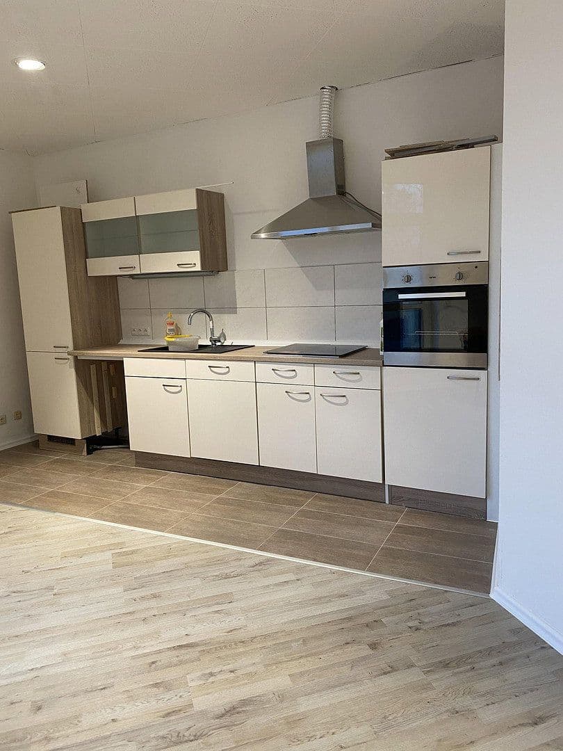 Prenájom bytu 3-izbový 89 m², Ernst Thälmann Str. 39, Heidenau, Sasko Prenájom bytu 3-izbový 89 m², Ernst Thälmann Str. 39, Heidenau, Sasko