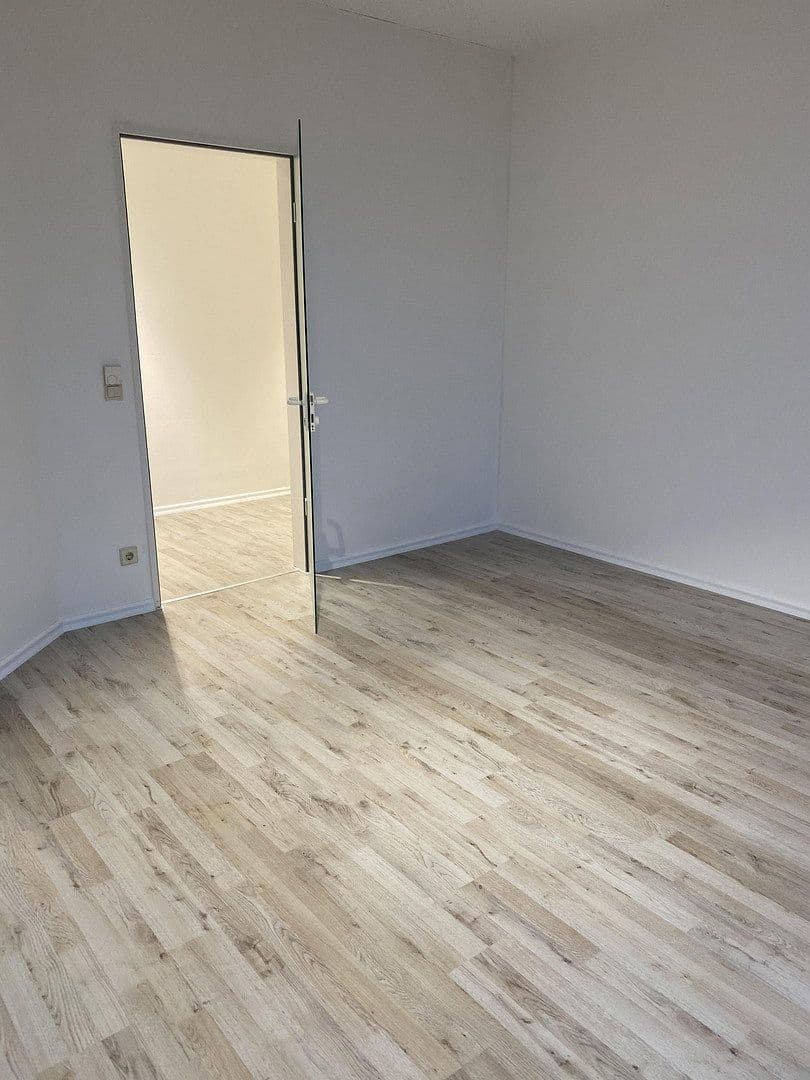 Prenájom bytu 3-izbový 89 m², Ernst Thälmann Str. 39, Heidenau, Sasko Prenájom bytu 3-izbový 89 m², Ernst Thälmann Str. 39, Heidenau, Sasko