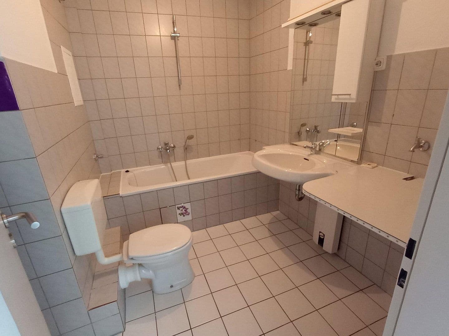 Prenájom bytu 3-izbový 70 m², Helmholtzplatz 5, Essen, Severné Porýnie - Westfálsko Prenájom bytu 3-izbový 70 m², Helmholtzplatz 5, Essen, Severné Porýnie - Westfálsko