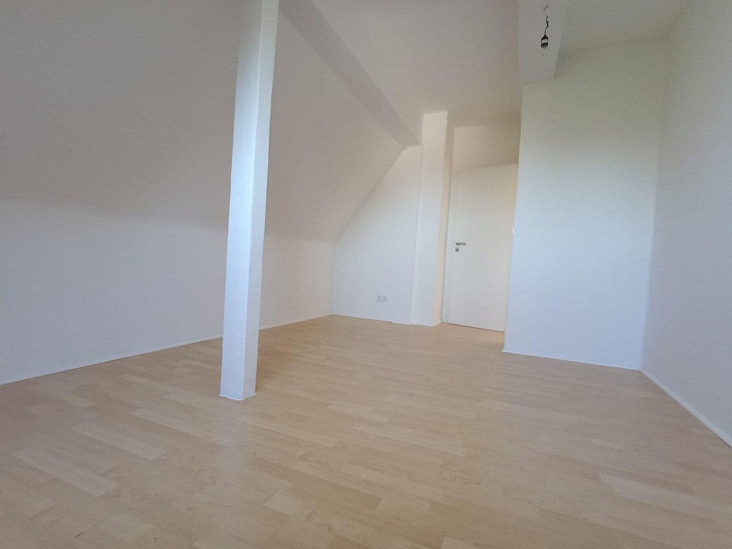 Prenájom bytu 3-izbový 70 m², Helmholtzplatz 5, Essen, Severné Porýnie - Westfálsko Prenájom bytu 3-izbový 70 m², Helmholtzplatz 5, Essen, Severné Porýnie - Westfálsko