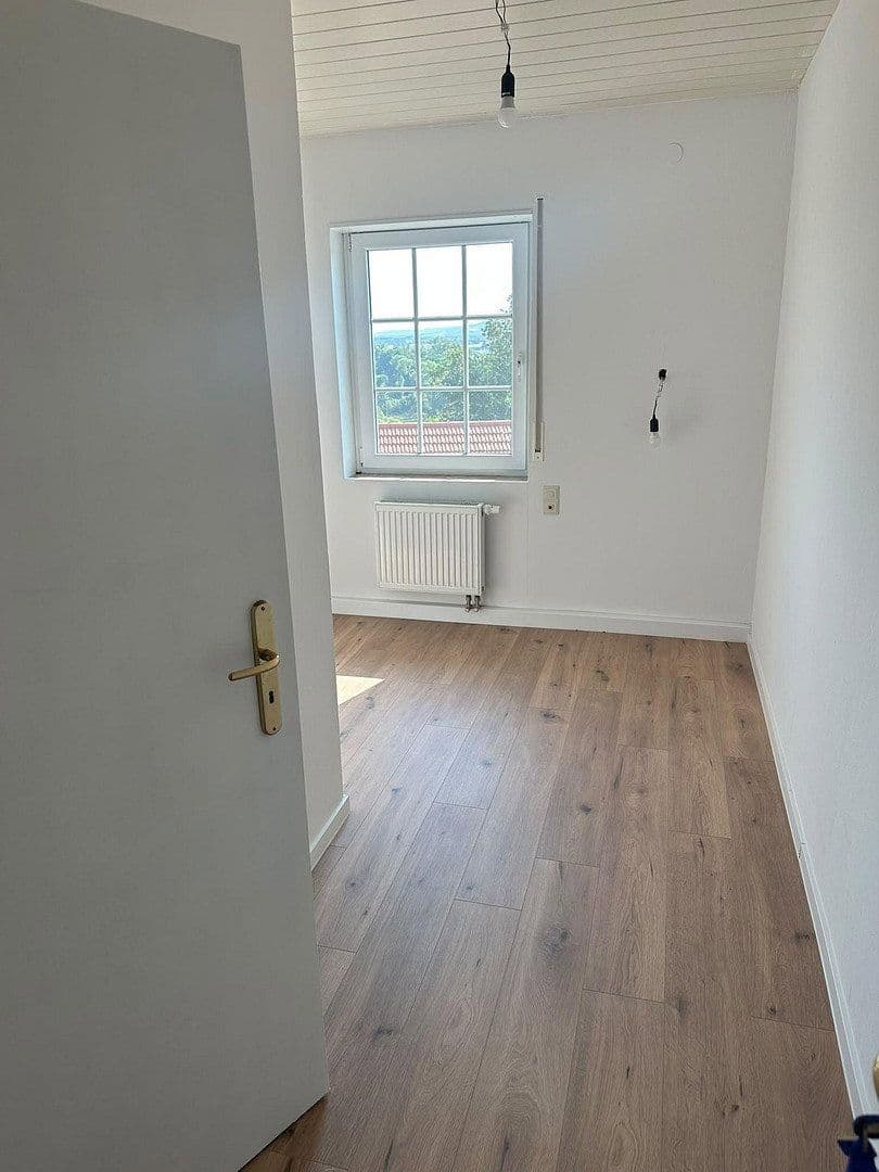 Prenájom bytu 2-izbový 73 m², Naheweinstrasse 66, Laubenheim, Porýnie-Falcko Prenájom bytu 2-izbový 73 m², Naheweinstrasse 66, Laubenheim, Porýnie-Falcko