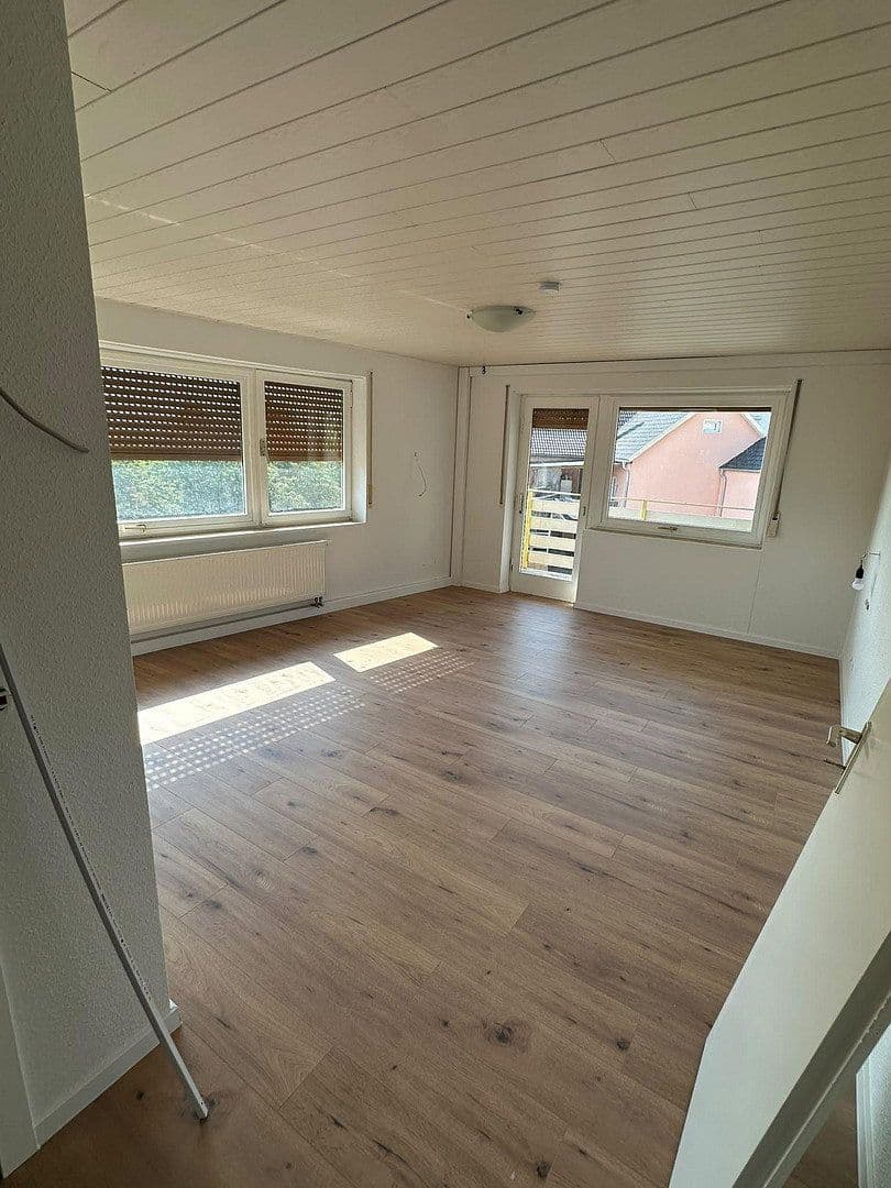 Prenájom bytu 2-izbový 73 m², Naheweinstrasse 66, Laubenheim, Porýnie-Falcko Prenájom bytu 2-izbový 73 m², Naheweinstrasse 66, Laubenheim, Porýnie-Falcko