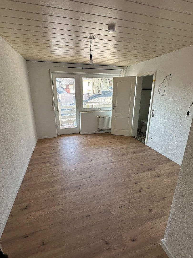 Prenájom bytu 2-izbový 73 m², Naheweinstrasse 66, Laubenheim, Porýnie-Falcko Prenájom bytu 2-izbový 73 m², Naheweinstrasse 66, Laubenheim, Porýnie-Falcko