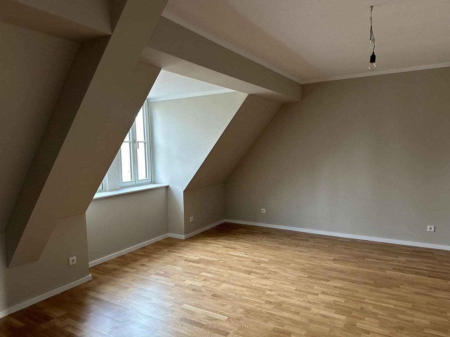 Prenájom domu 112 m², pozemok 130 m², Fährstraße 9, Reihenhaus 1 -, Bad Dürrenberg, Sasko-Anhaltsko Prenájom domu 112 m², pozemok 130 m², Fährstraße 9, Reihenhaus 1 -, Bad Dürrenberg, Sasko-Anhaltsko