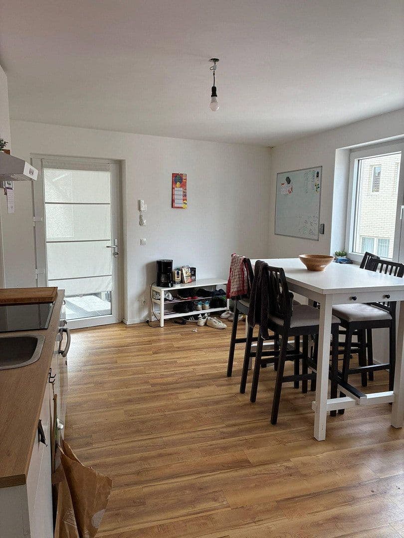 Prenájom bytu 5-izbový 94 m², Bonn, Severné Porýnie - Westfálsko Prenájom bytu 5-izbový 94 m², Bonn, Severné Porýnie - Westfálsko