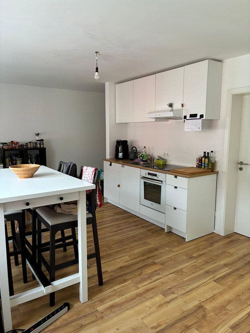 Prenájom bytu 5-izbový 94 m², Bonn, Severné Porýnie - Westfálsko Prenájom bytu 5-izbový 94 m², Bonn, Severné Porýnie - Westfálsko