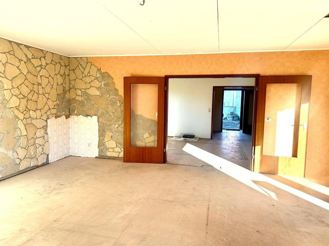 Predaj domu 149 m², pozemok 747 m², Rathausstraße 48a, Giesen, Dolné Sasko Predaj domu 149 m², pozemok 747 m², Rathausstraße 48a, Giesen, Dolné Sasko