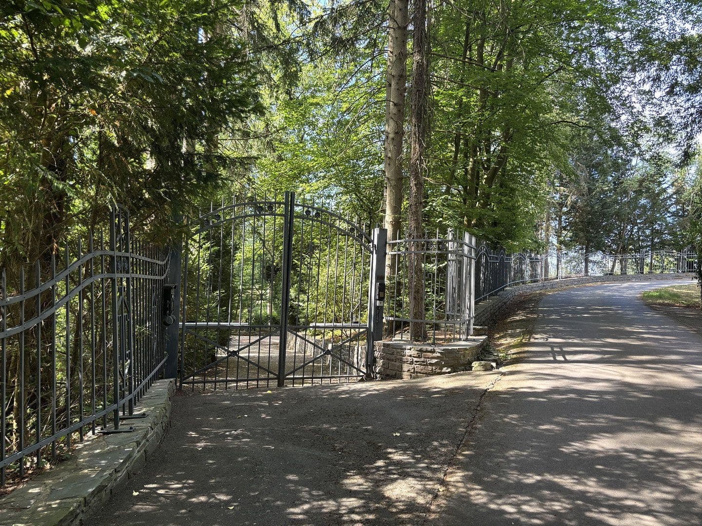 Predaj domu 110 m², pozemok 14.000 m², Schuld, Porýnie-Falcko Predaj domu 110 m², pozemok 14.000 m², Schuld, Porýnie-Falcko