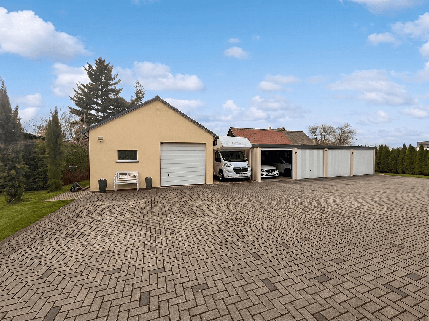 Predaj domu 146 m², pozemok 3.283 m², Zwenkau, Sasko Predaj domu 146 m², pozemok 3.283 m², Zwenkau, Sasko