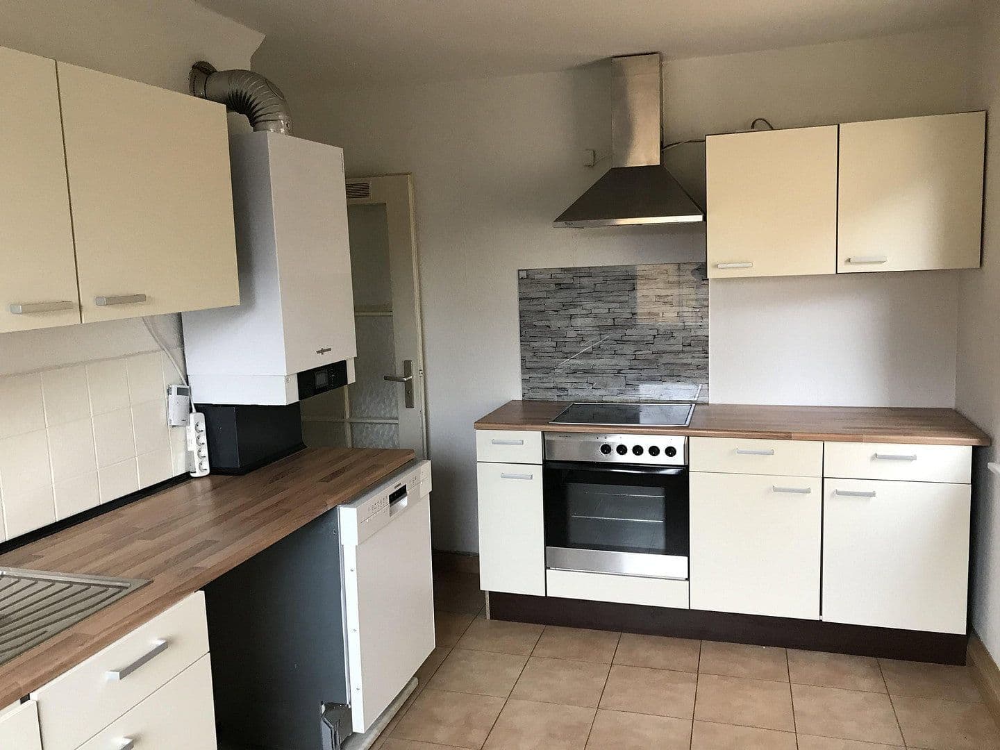 Prenájom bytu 2-izbový 61 m², Heilbronn, Bádensko-Wurttembersko Prenájom bytu 2-izbový 61 m², Heilbronn, Bádensko-Wurttembersko