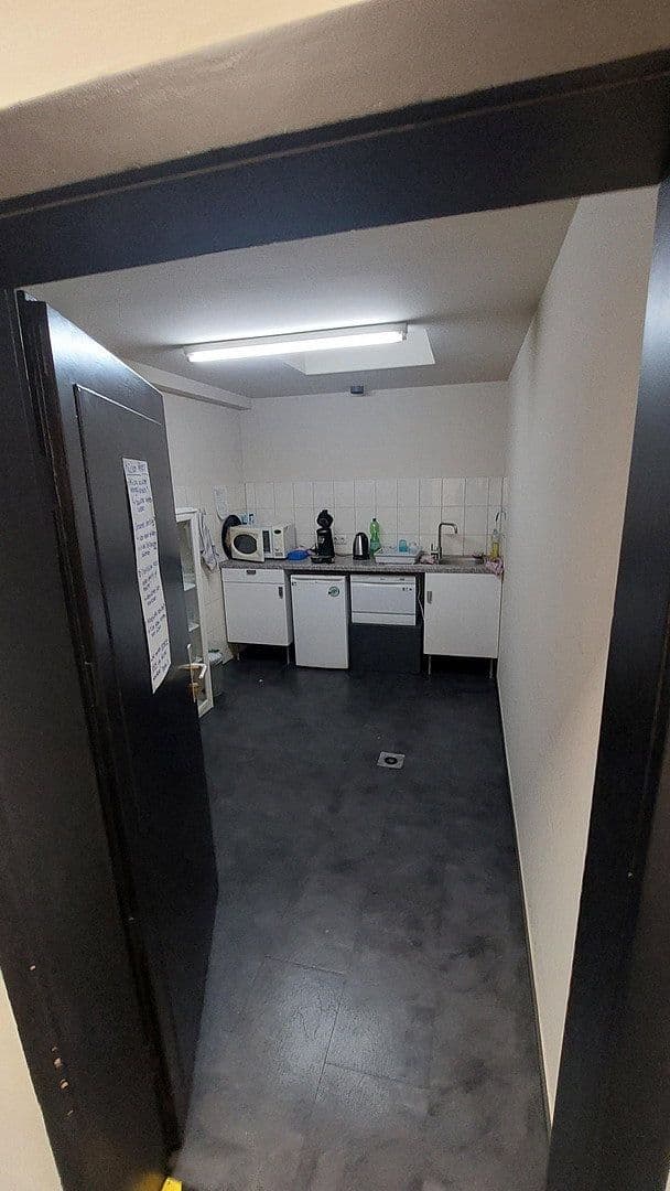 Prenájom nebytového priestoru 460 m², Konrad-Adenauer-Str. 49, Reutlingen, Bádensko-Wurttembersko Prenájom nebytového priestoru 460 m², Konrad-Adenauer-Str. 49, Reutlingen, Bádensko-Wurttembersko