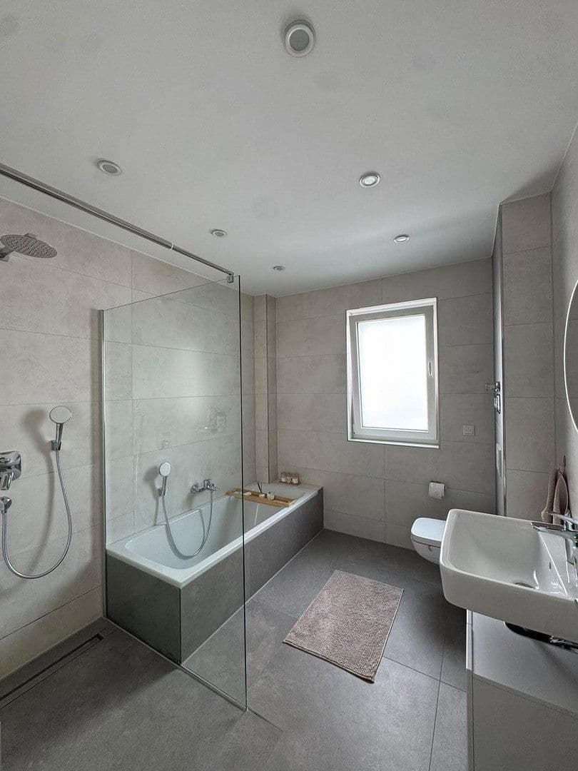 Prenájom bytu 3-izbový 86 m², Erlensee, Hesensko Prenájom bytu 3-izbový 86 m², Erlensee, Hesensko