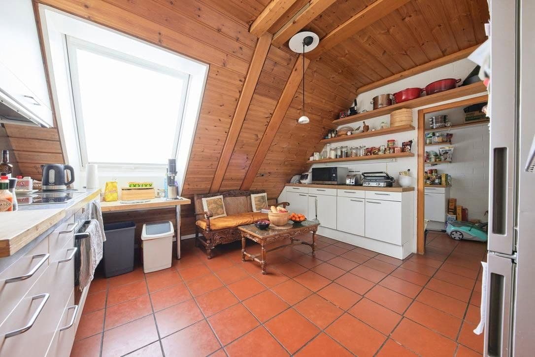 Prenájom bytu 5-izbový 182 m², Herrenberg, Bádensko-Wurttembersko Prenájom bytu 5-izbový 182 m², Herrenberg, Bádensko-Wurttembersko