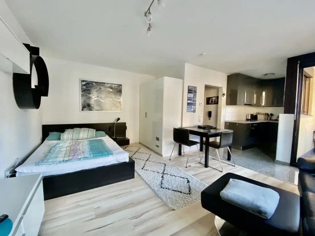 Prenájom bytu 1-izbový 35 m², Augustenstr. 81, Stuttgart, Bádensko-Wurttembersko Prenájom bytu 1-izbový 35 m², Augustenstr. 81, Stuttgart, Bádensko-Wurttembersko