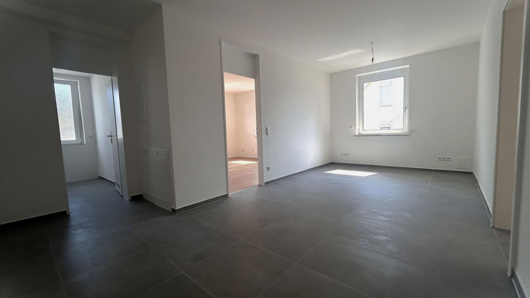 Prenájom bytu 2-izbový 89 m², Ellingerweg 98, München, Bavorsko Prenájom bytu 2-izbový 89 m², Ellingerweg 98, München, Bavorsko