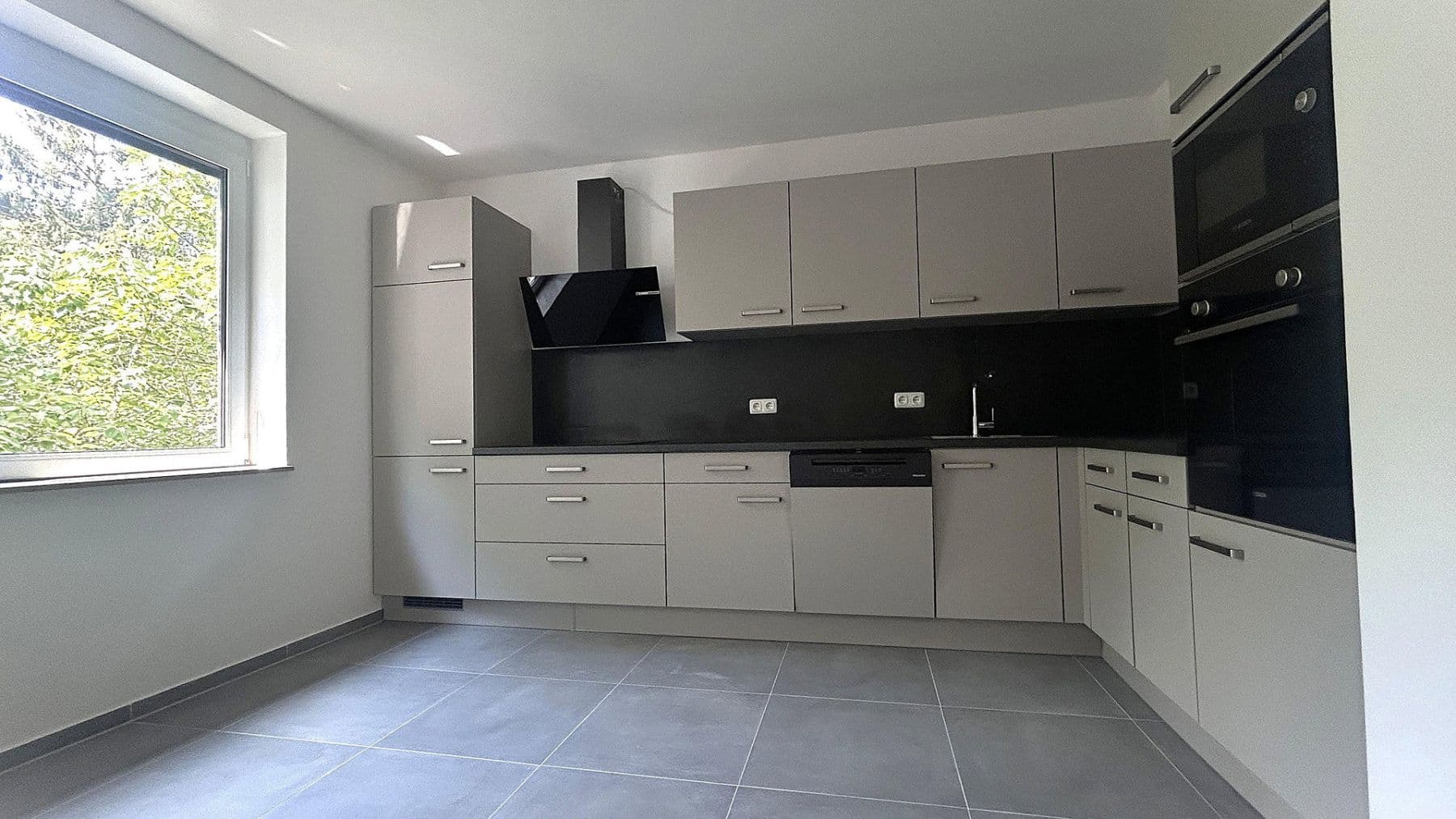 Prenájom bytu 2-izbový 89 m², Ellingerweg 98, München, Bavorsko Prenájom bytu 2-izbový 89 m², Ellingerweg 98, München, Bavorsko