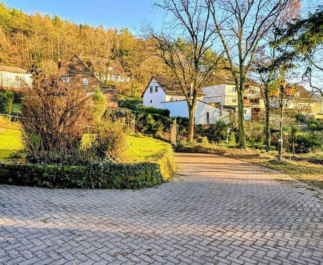 Predaj domu 300 m², pozemok 1.361 m², Alte Hohl 3, Kaiserslautern-Erlenbach, Porýnie-Falcko Predaj domu 300 m², pozemok 1.361 m², Alte Hohl 3, Kaiserslautern-Erlenbach, Porýnie-Falcko