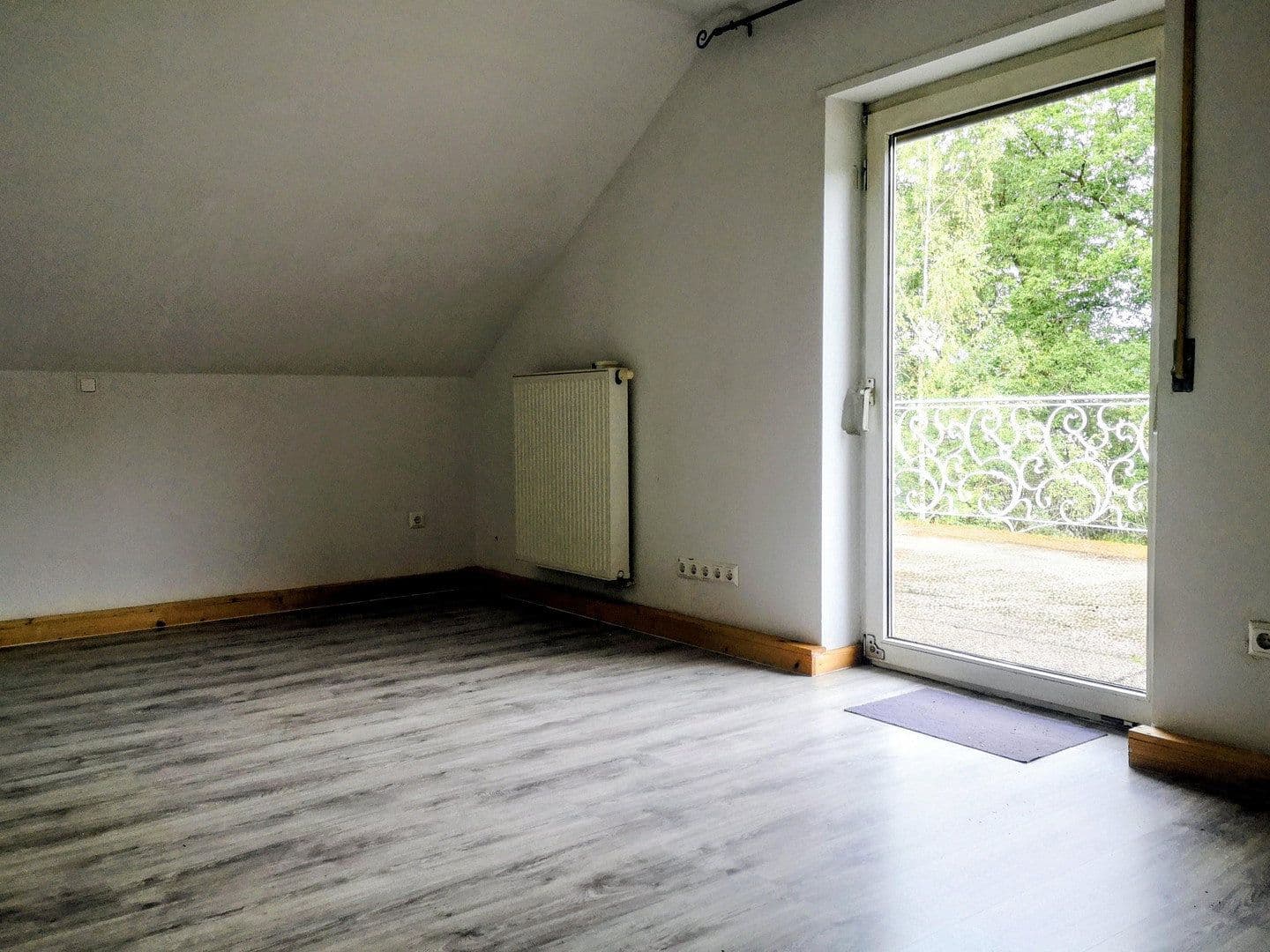 Predaj domu 300 m², pozemok 1.361 m², Alte Hohl 3, Kaiserslautern-Erlenbach, Porýnie-Falcko Predaj domu 300 m², pozemok 1.361 m², Alte Hohl 3, Kaiserslautern-Erlenbach, Porýnie-Falcko