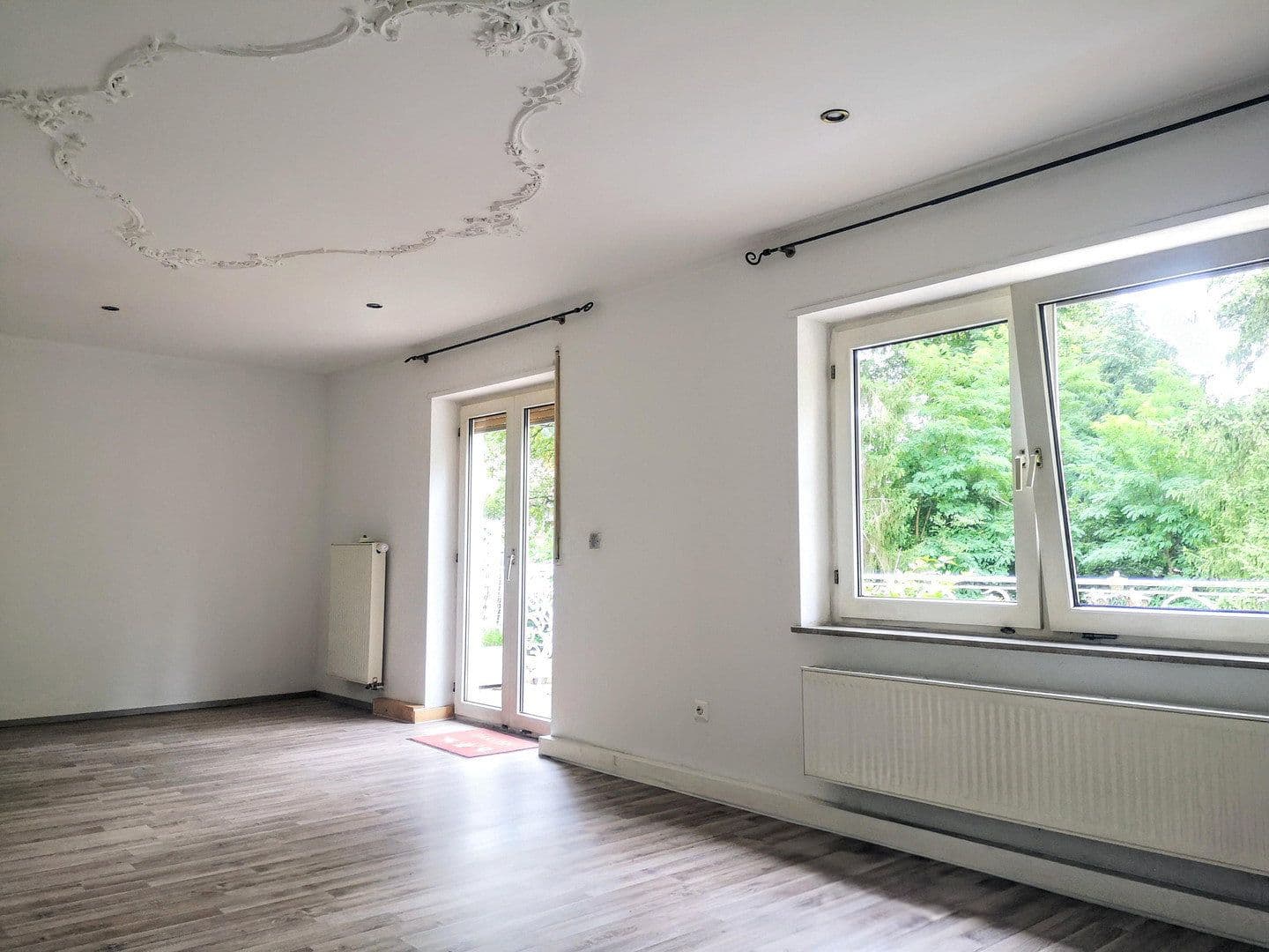 Predaj domu 300 m², pozemok 1.361 m², Alte Hohl 3, Kaiserslautern-Erlenbach, Porýnie-Falcko Predaj domu 300 m², pozemok 1.361 m², Alte Hohl 3, Kaiserslautern-Erlenbach, Porýnie-Falcko