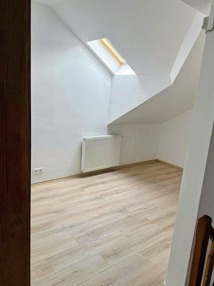 Predaj domu 300 m², pozemok 1.361 m², Alte Hohl 3, Kaiserslautern-Erlenbach, Porýnie-Falcko Predaj domu 300 m², pozemok 1.361 m², Alte Hohl 3, Kaiserslautern-Erlenbach, Porýnie-Falcko